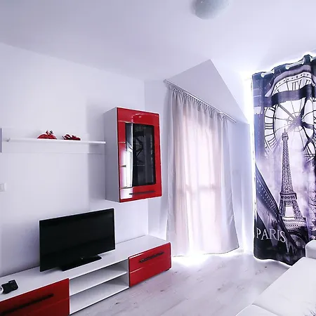 Red Fashion With Free Parking&pool *