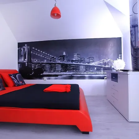 Red Fashion With Free Parking&pool Μπαλτσίκ