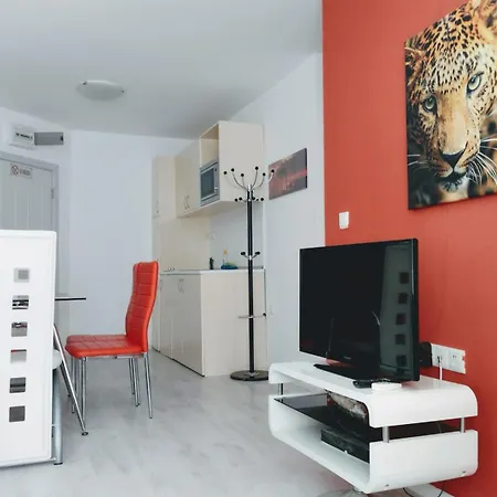 Red Fashion With Free Parking&pool Διαμέρισμα