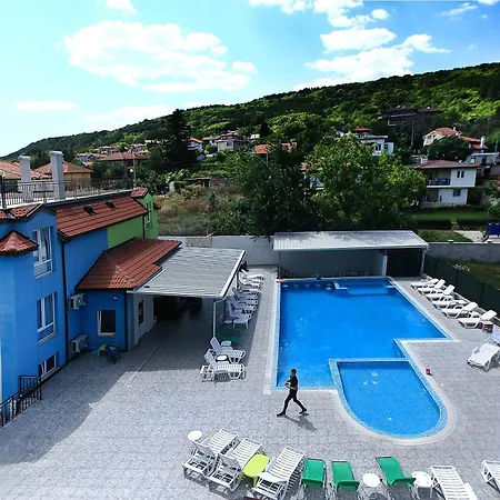 Red Fashion With Free Parking&pool Διαμέρισμα *