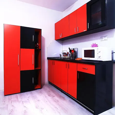 Red Fashion With Free Parking&pool Μπαλτσίκ
