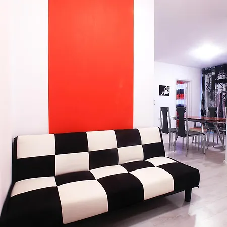 Red Fashion With Free Parking&pool