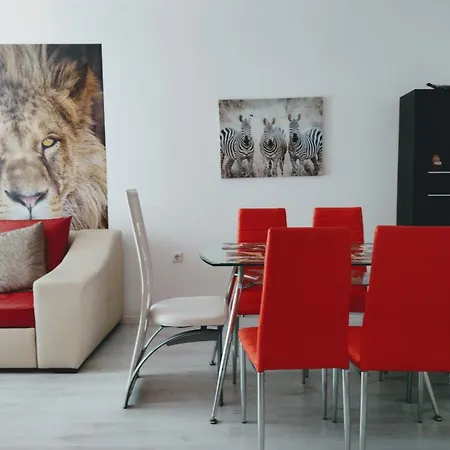 Red Fashion With Free Parking&pool Apartament *