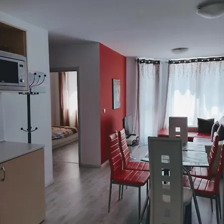 Apartament Red Fashion With Free Parking&pool Bałczik
