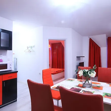 Red Fashion With Free Parking&pool Apartament Bałczik