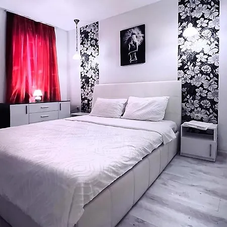 Apartament Red Fashion With Free Parking&pool