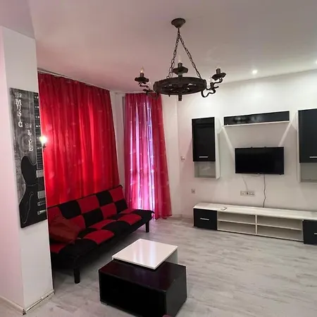 Red Fashion With Free Parking&pool