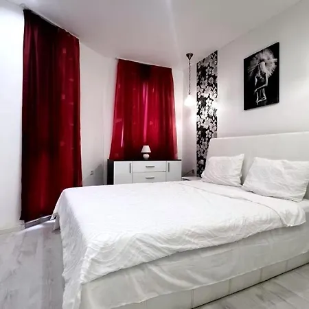 Apartament Red Fashion With Free Parking&pool Bałczik